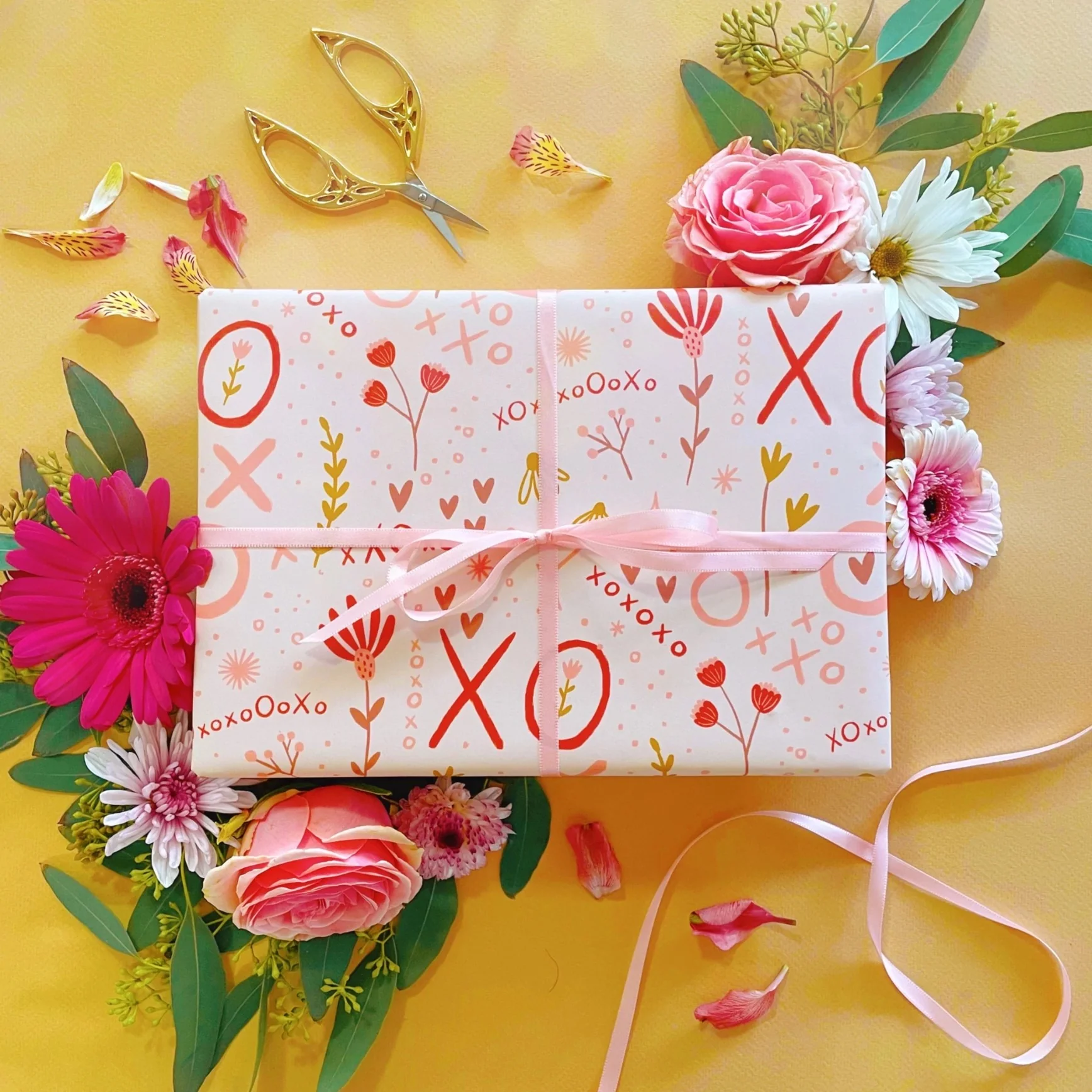 Valentines Day Gift Wrap Sheets (Roll of 3) - Image 2
