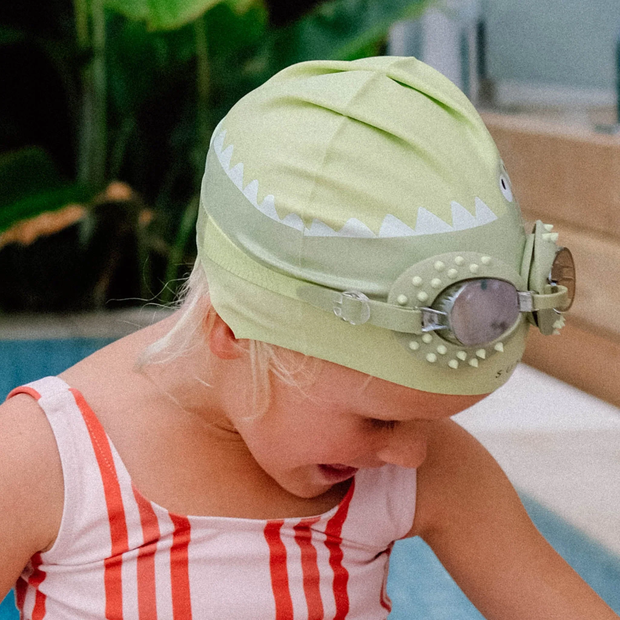 Cookie the Croc Swim Goggles - Image 4