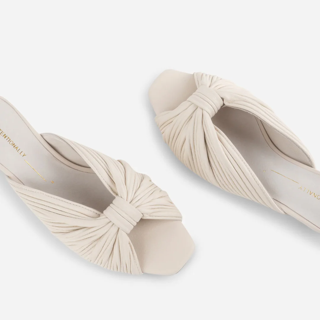 Curfew Leather Kitten Heel (Cream) - Image 2