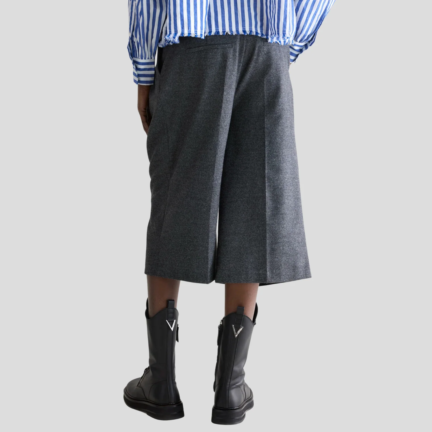 Dom Bermuda Shorts (Anthracite) - Image 3