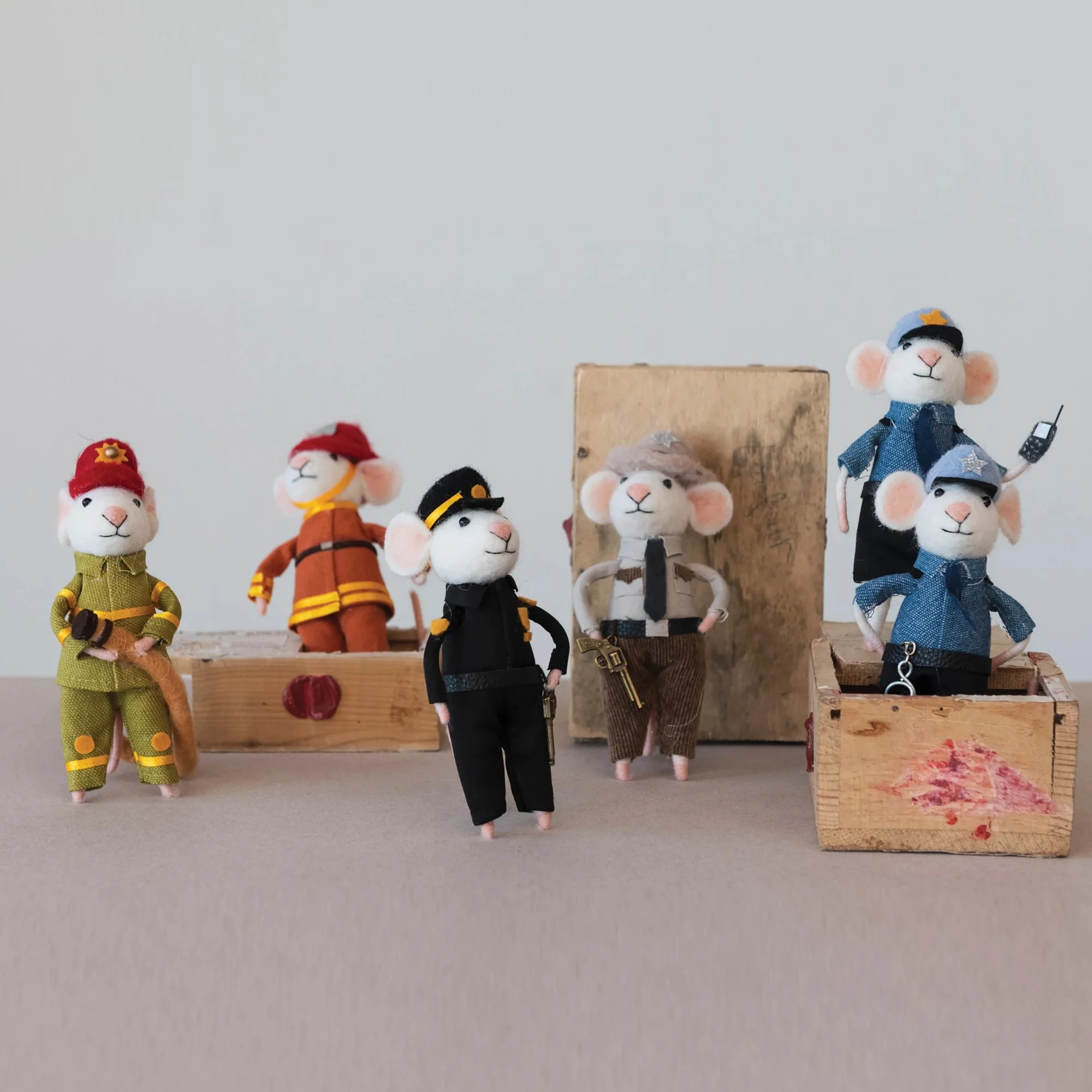 Felt Fireman Mouse with Hose - Image 2
