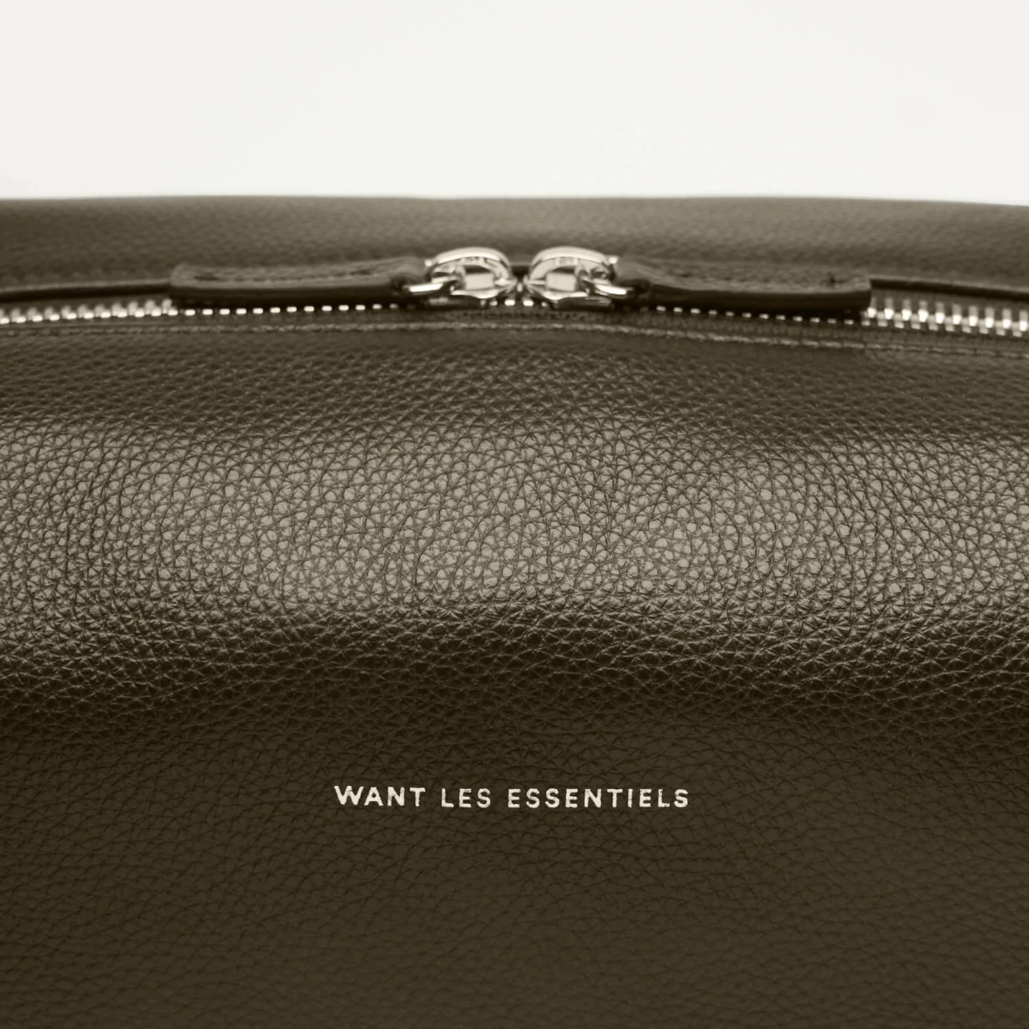 Kenyatta Pebble Grained Leather Toiletry Bag - Image 9