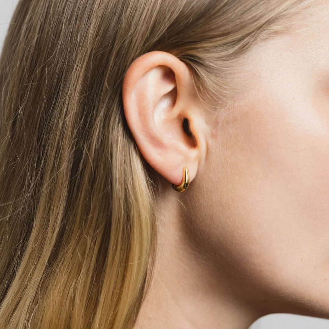 Molly Huggie Hoop Earrings - Image 3