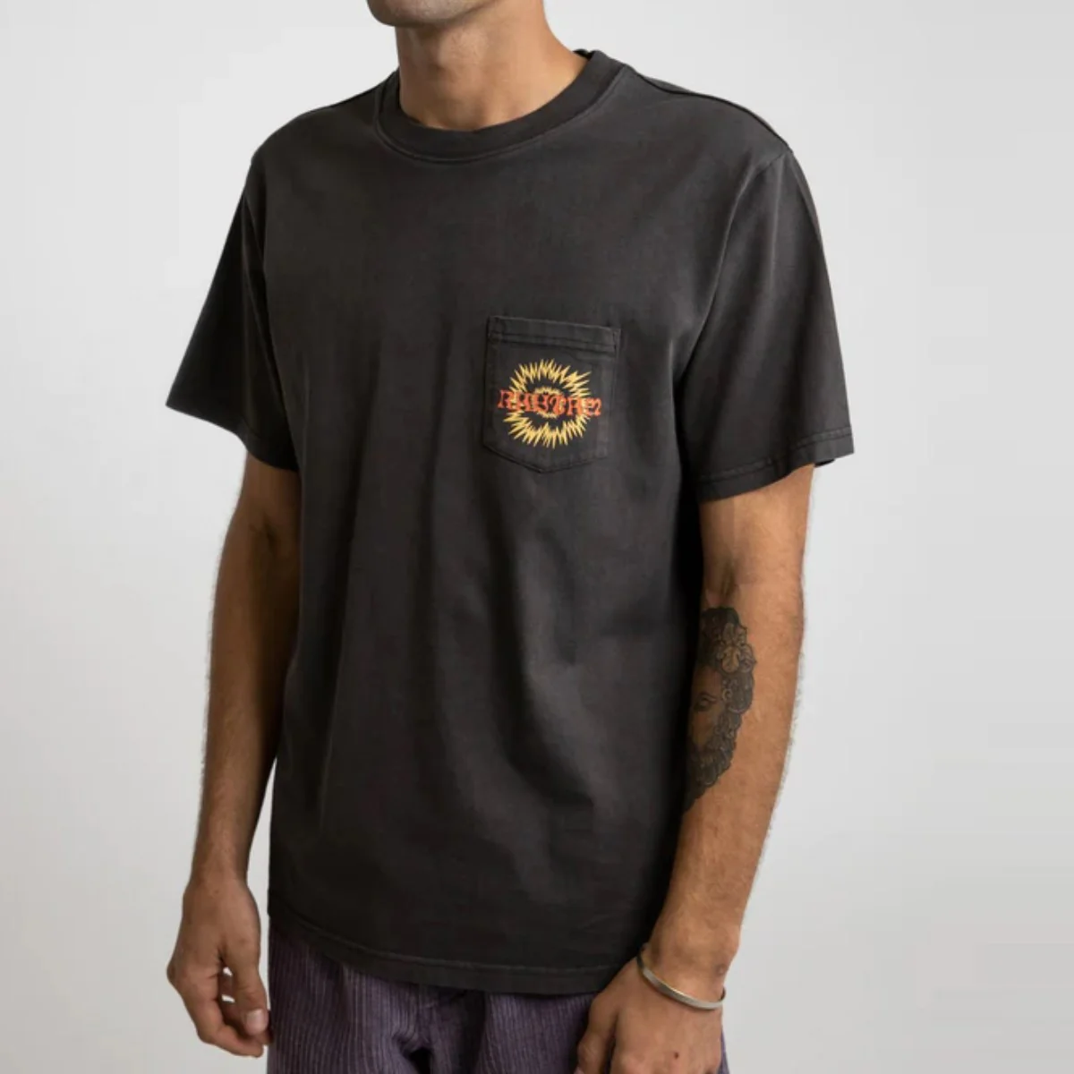 Mania SS Pocket Vintage T-Shirt (Vintage Black) - Image 2