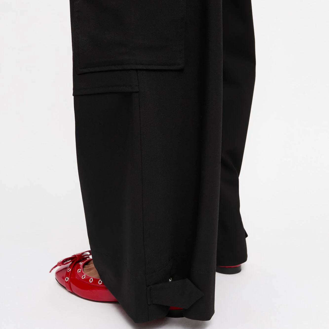 Solid Twill Suiting Cargo Pants (Black) - Image 3