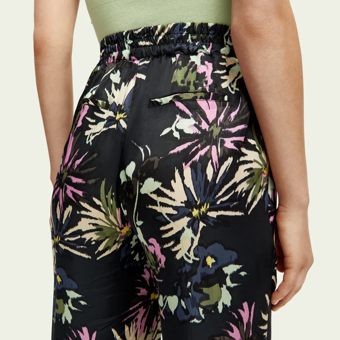 The Gia Mid-Rise Wide-Leg Printed Trousers (Aster Black) - Image 2