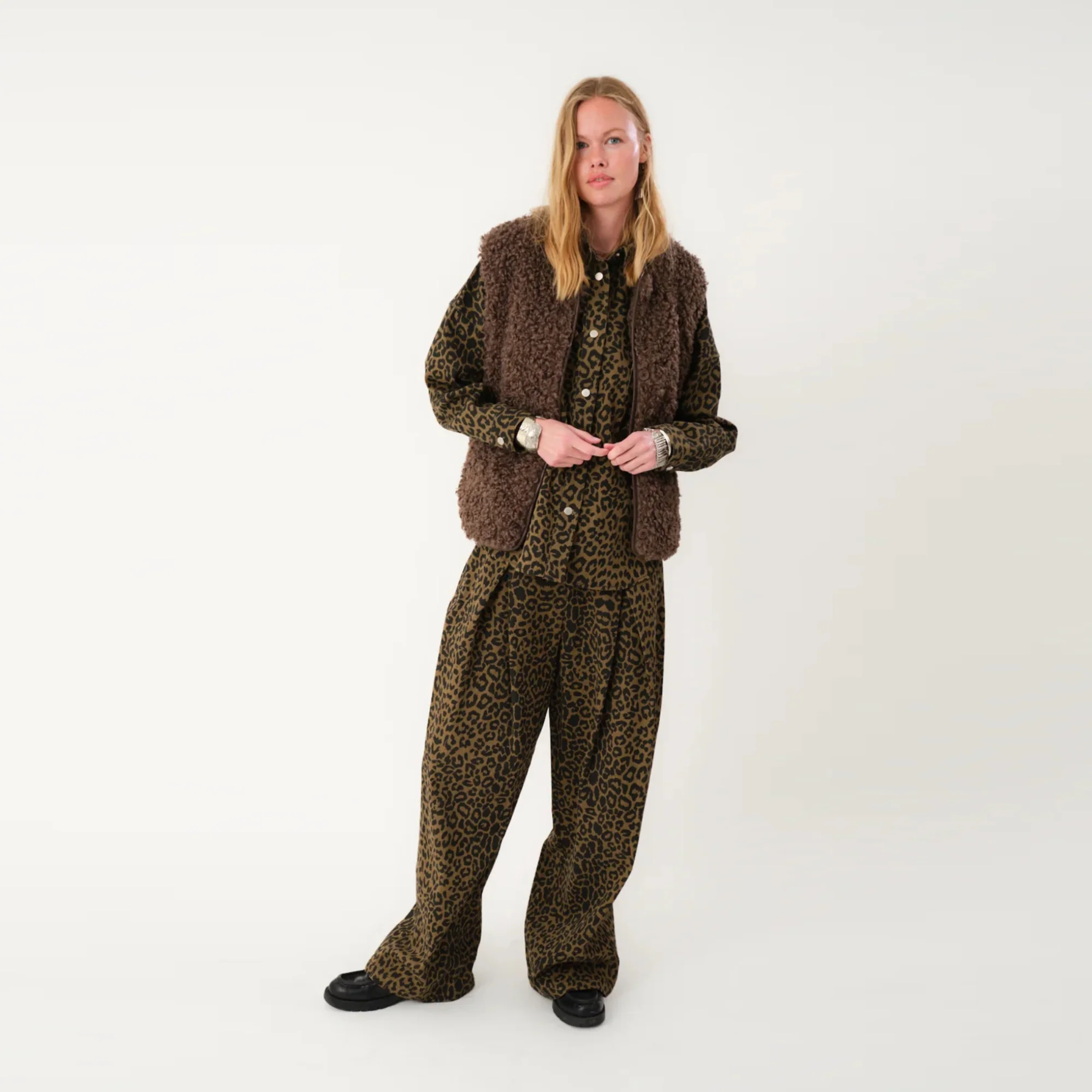 VadaLL Vest (Dark Mokka)