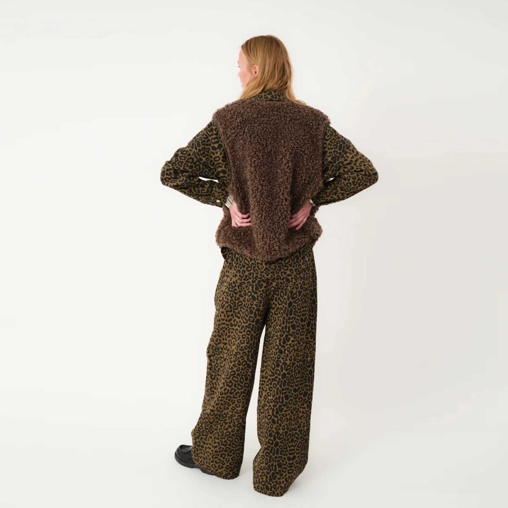 VadaLL Vest (Dark Mokka) - Image 3