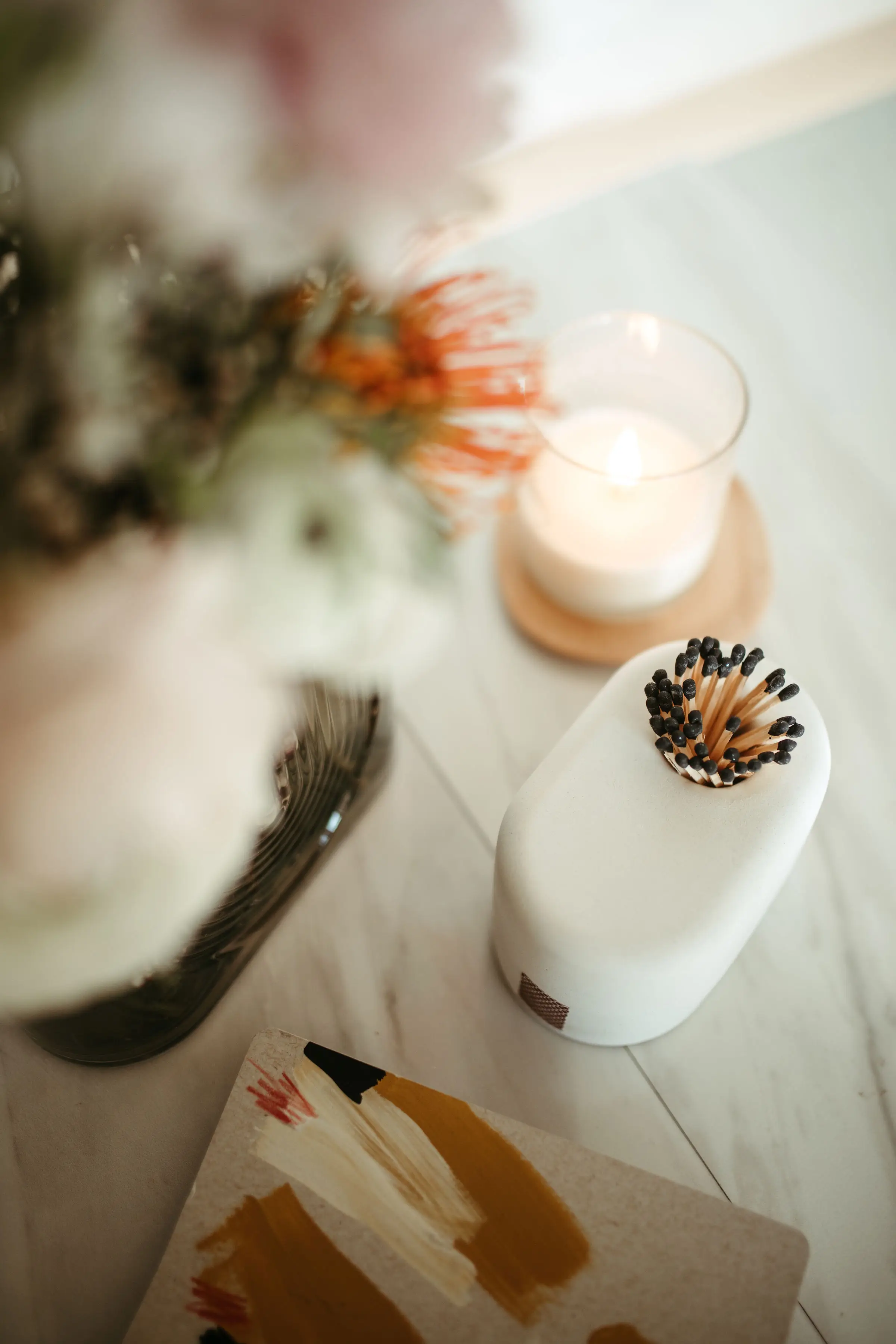 White Streamliner Match Holder with Black Matches - Image 4